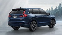 Honda CR-V Turbo mengusung mesin 1.500 cc Turbo bertenaga maksimal 190 PS pada 6.000 rpm dengan torsi maksimal 242 Nm pada 1.700-5.000 rpm. Honda CR-V e:HEV atau hybrid mengusung mesin empat silinder Atkinson cycle 2.0 liter dan transmisi e-CVT. Foto: Dok. Honda Thailand