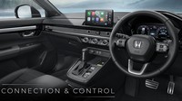 Honda CR-V dibekali sistem hiburan layar sentuh 9,0 inchi dengan Apple CarPlay dan Android Auto (ditambah perintah suara). Ada juga pengisi daya nirkabel, paddle shifter, head-up display, hingga sound system Bose 12 speaker dan sistem navigasi. Foto: Dok. Honda Thailand
