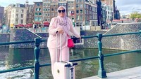 Bukan hanya sering pamer harta, Adrias juga sebelumnya kerap membagikan momennya keliling dunia, mulai dari Italia hingga Amsterdam. (Foto: dok. Instagram @yashariyanto via Twitter @PartaiSocmed)