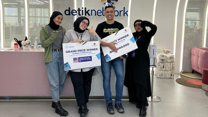 Jurnalis detikcom, Khairunnisa Adinda Kinanti, menjuarai Bright Future Competition 2023 dalam Journalist Content Competition kategori wartawan televisi dan media siber (Nanang/detikcom) Jurnalis detikcom, Khairunnisa Adinda Kinanti, menjuarai Bright Future Competition 2023 dalam Journalist Content Competition kategori wartawan televisi dan media siber (Nanang/detikcom)