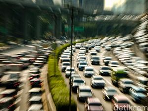 Jelang Long Weekend, Sejumlah Titik di Tol Jakarta dan Sekitarnya Macet