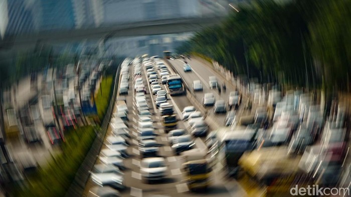 Lalin ke Luar Jakarta Macet Jelang Libur Nyepi Polisi memperkirakan terjadi peningkatan volume kendaraan keluar Jabodetabek menjelang libur Nyepi. Lalin di Jakarta sudah terpantau macet.
