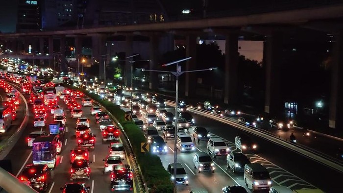 Macet di Tol Dalam Kota (Ilham-detikcom)