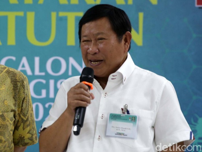 Mantan Kabareskrim Susno Duadji, Ketua DPP PKB Daniel Johan, Bupati Pasuruan Irsyad Yusuf dan penguji ekternal mantan ketua KPU RI 2017-2022 Arief Budiman memberikan keterangan pers usai uji kelayakan calon anggota legislatif di DPP PKB, Jakarta, Selasa (21/3/2023). Mantan Kabareskrim Susno Duadji bergabung dengan Partai Kebangkitan Bangsa (PKB). Susno mengungkapkan alasannya bergabung dengan partai yang dipimpin Muhaimin Iskandar atau Cak Imin itu.
