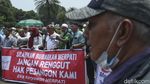 Mantan Pegawai Merpati Airlines Tuntut Pesangon ke Jokowi