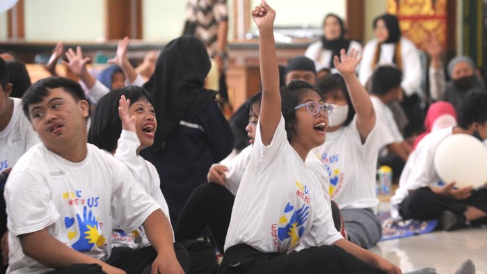 Hari Down Syndrome diperingati pada tanggal 21 Maret. Para penderita down syndrome merayakannya di Graha Pandawa, Yogyakarta.