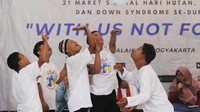 Sejumlah anak down syndrome berkumpul dengan gembira saat mengikuti perayaan Hari Down Syndrome 2023 di Graha Pandawa, Yogyakarta.
