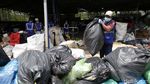 Melihat Pengolahan Sampah di Bekasi