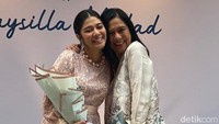 Jelang Lebaran, Naysilla Mirdad dan Ibu Sibuk Siapkan Seragam Keluarga