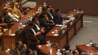Fraksi PKS dan Partai Demokrat, menyoroti putusan Mahkamah Konstitusi Nomor 91/PUU-XVIII/2020 yang menyatakan bahwa undang-undang (UU) Cipta Kerja inkonstitusional bersyarat. Pada putusan itu pula, Mahkamah Konstitusi memerintahkan perbaikan pada UU Cipta Kerja.
