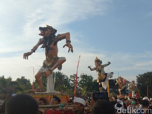 Jawa Timur Top! Pawai Ogoh-ogoh di Malang Hingga Lamongan Digelar Meriah