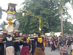 Ogoh-ogoh yang diarak dari Kabupaten Kupang dan Kota Kupang. Ada dari Brigif 21 Komodo, Yonif 744, Mako Brimob, Polresta Kupang Kota, SPN Polda NTT.