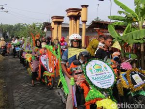 Keseruan Santri Cilik dan Wali Murid di Bojonegoro Pawai Sambut Ramadan