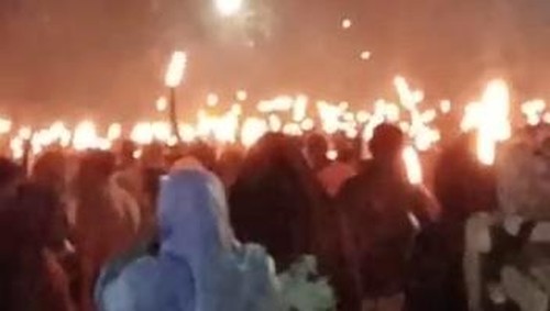 Pawai obor jelang Ramadan di depan Kantor Bupati Dompu, NTB, Selasa (21/3/2023).