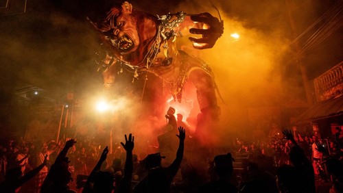 GIANYAR, BALI, INDONESIA - MARCH 20: Balinese young men carry the ogoh-ogoh, the giant menacing-looking dolls during the ogoh-ogoh parade on the eve of Nyepi, the Balinese Hindu Day of Silence that marks the arrival of the new Saka lunar year on March 20, 2023 in Tegalalang Village, Gianyar, Bali, Indonesia. Balinese Hindus perform a series of rituals in early March to celebrate the lunar new year, which culminates in the observance of Nyepi. The Ogoh-ogoh became a staple of the parade in the early 1980s. Prior to that, the participants roamed the streets carrying bamboo torches and making loud noises with percussion instruments to scare away the demons. In present-day Bali, the majority of ogoh-ogoh are built by members of seka teruna teruni, the youth wing of banjar. Nyepi comes from the word sepi or sipeng which means lonely, quiet, silent, zero, empty, no crowd, no noise, and no activity. Since 1983, Nyepi has been a national holiday. The celebration of the Nyepi festivities for Balinese Hindus in Indonesia is an opportunity for self-reflection which is called mulat sarira. All residents and visitors are required to abide by the rules called Catur Brata Penyepian, consisting of: no open fires or flames, no pleasurable activities, no work or labor, and no journeys.(Photo by Agung Parameswara/Getty Images)