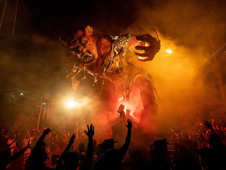 Pawai Ogoh-ogoh Meriahkan Penyambutan Nyepi di Bali