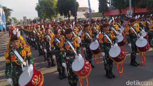 Ribuan peserta mengikuti pawai menyambut datangnya Ramadhan di Kota Magelang, Selasa (21/3/2023).