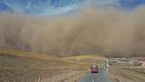 Penampakan Badai Pasir yang Hantam Kota Zhangye China