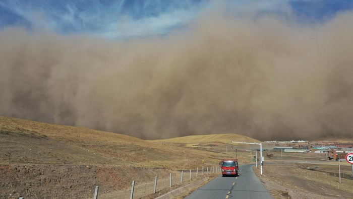 ZHANGYE, CHINA - MARCH 20: An approaching sandstorm is seen on March 20, 2023 in Zhangye, Gansu Province of China. (Photo by Wang Chao/VCG via Getty Images)