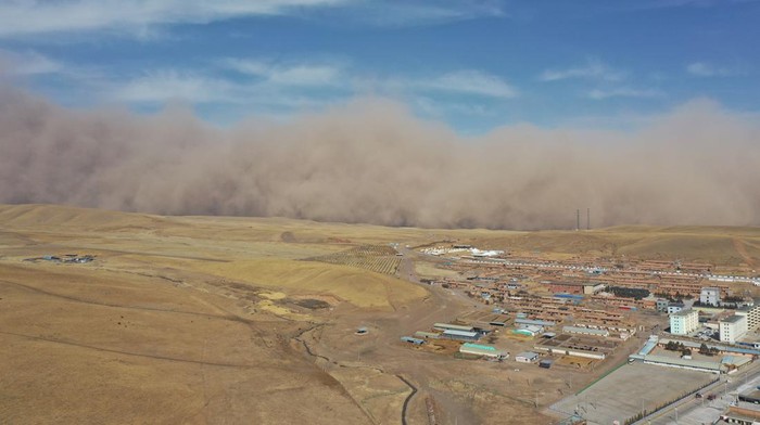 ZHANGYE, CHINA - MARCH 20: An approaching sandstorm is seen on March 20, 2023 in Zhangye, Gansu Province of China. (Photo by Wang Chao/VCG via Getty Images)