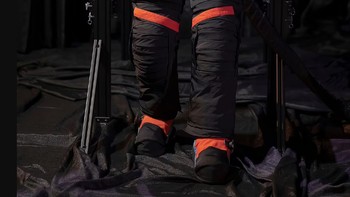 2023: Project Artemis Version 1 memiliki berat 13 kg. Rencananya, manusia akan kembali ke Bulan menggunakan kostum ini. Foto: NASA