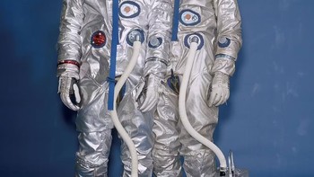 1965 (Maret): Project Gemini Version 1 didesain NASA berdasarkan X-15 High-altitude Pressure. Keunggulannya, lebih fleksibel dari desain untuk Project Mercury. Beratnya 10,7 kg. Foto: NASA  