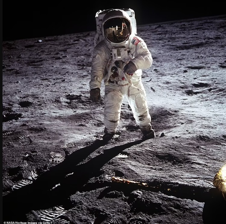 Penampakan Evolusi Baju Astronaut NASA 1959-2023