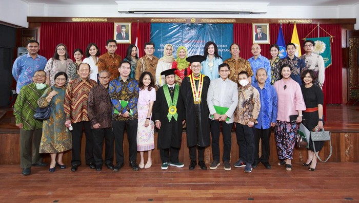 Pentingnya Cek Kesehatan Mata pada Penderita Diabetes Melitus Para penderita Diabetes Melitus wajib mengecek kesehatan mata. Hal itu dilakukan untuk melihat apakah tanda-tanda diabetes yang menyerang mata.