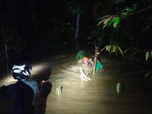 5 Kecamatan di Polman Terendam Banjir, Seorang Santri Hilang