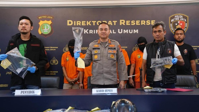 Polisi menangkap komplotan perampok nasabah bank di Bekasi