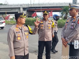 Polisi Pelototi Simpul Kemacetan Jalur Arteri Cimahi-KBB Saat Mudik