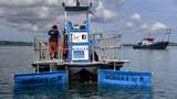 Potret Kapal Kiriman Prancis Untuk Bersihkan Sampah di Laut Bali