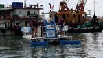 Potret Kapal Kiriman Prancis Untuk Bersihkan Sampah di Laut Bali