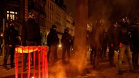 Aksi memprotes aturan reformasi pensiun juga terjadi di Lille. REUTERS/Pascal Rossignol.