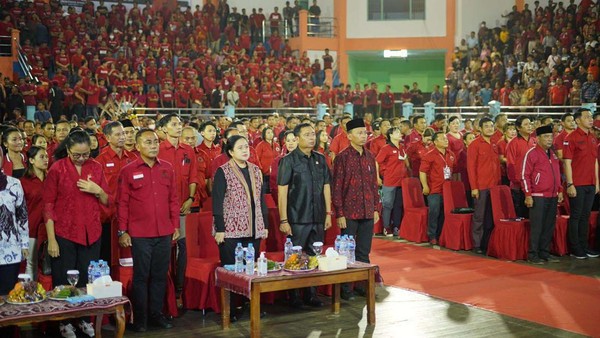 Puan Maharani Temui Kader PDIP di Sintang Kalbar