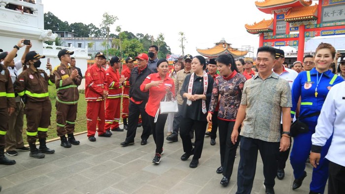 Puan Temui Kader PDIP di Kalimantan Barat Ketua DPP PDI Perjuangan Puan Maharani meyakini Provinsi Kalimantan Barat masih akan menjadi lumbung suara pada Pemilu 2024 mendatang.