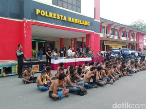 Razia Kampung Narkoba di Batam, Puluhan Orang Diamankan-4 Lagi Asyik Nyabu