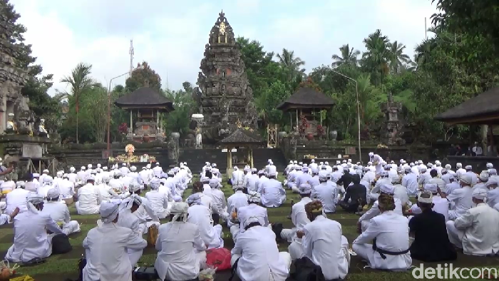 Pura Mandhara Giri Semeru Agung, Lumajang.