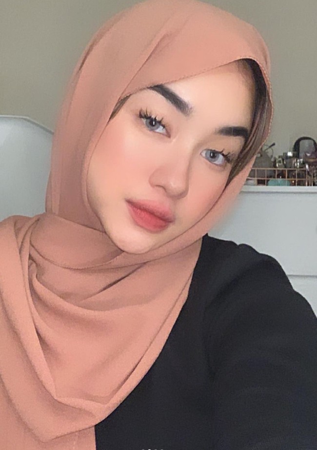 Ratna sendiri jarang tersorot karena sang ayah tak sering membagikan foto keluarganya ke akun Instagram. Selain itu juga karena Ratna tak terjun ke dunia entertain seperti kakaknya, Adzana Bing Slamet. Foto: Instagram/@key24bingss