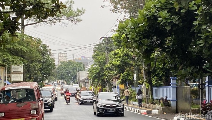 Rekayasa arus lalu lintas saat pawai obor di Sukabumi