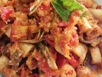Resep Sambal Cumi dan Teri yang Pedas Enak Untuk Lauk Sahur