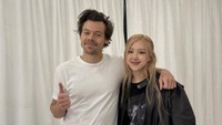 Bikin Heboh, Harry Styles Foto Bareng Rose BLACKPINK Hingga Ditraktir Makan