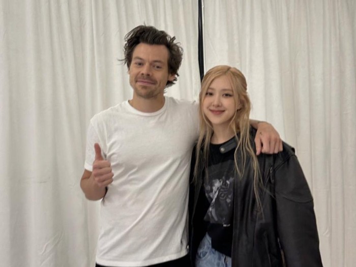 Rose BLACKPINK dan Harry Styles