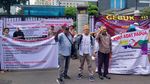 Saat Warga Papua Geruduk Kantor Sri Mulyani