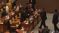 Apakah laporan komisi XI DPR RI terhadap hasil uji kelayakan fit and proper test calon gubernur BI tersebut dapat disetujui, kata ketua DPR RI Puan Maharani dalam sidang tersebut, Selasa (21/3/2023). Setuju jawab peserta rapat.
