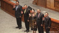 DPR RI mengesahkan Perry Warjiyo untuk kembali menjabat sebagai gubernur Bank Indonesia untuk periode 2023-2028.