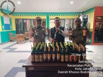 Satpol PP Pulogadung Razia Jelang Ramadan, 100 Botol Miras Diamankan