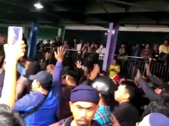 Sejumlah pengelola Pasar Butung, Makassar, terlibat kericuhan.