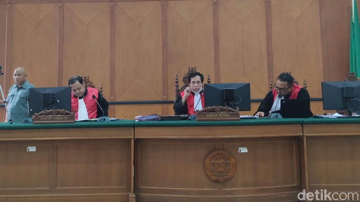 Sidang kasus suap auditor BPK RI Gilang Gumilar di PN Makassar.