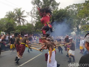 Sempat Absen 3 Tahun, Begini Meriahnya Pawai Ogoh-ogoh di Magelang